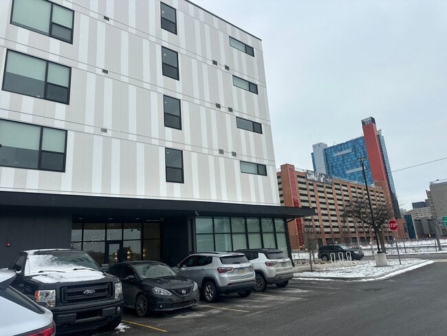 1400 Chrysler Dr, Unit 211