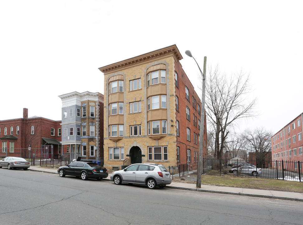 17 Belden St in Hartford, CT - Building Photo