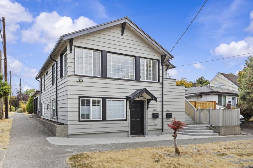 3903 SW Kenyon St in Seattle, WA - Building Photo