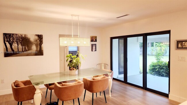 8620 SW 103rd St in Miami, FL - Building Photo - Building Photo