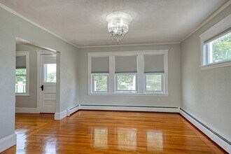 68 Green St in Watertown, MA - Building Photo - Building Photo