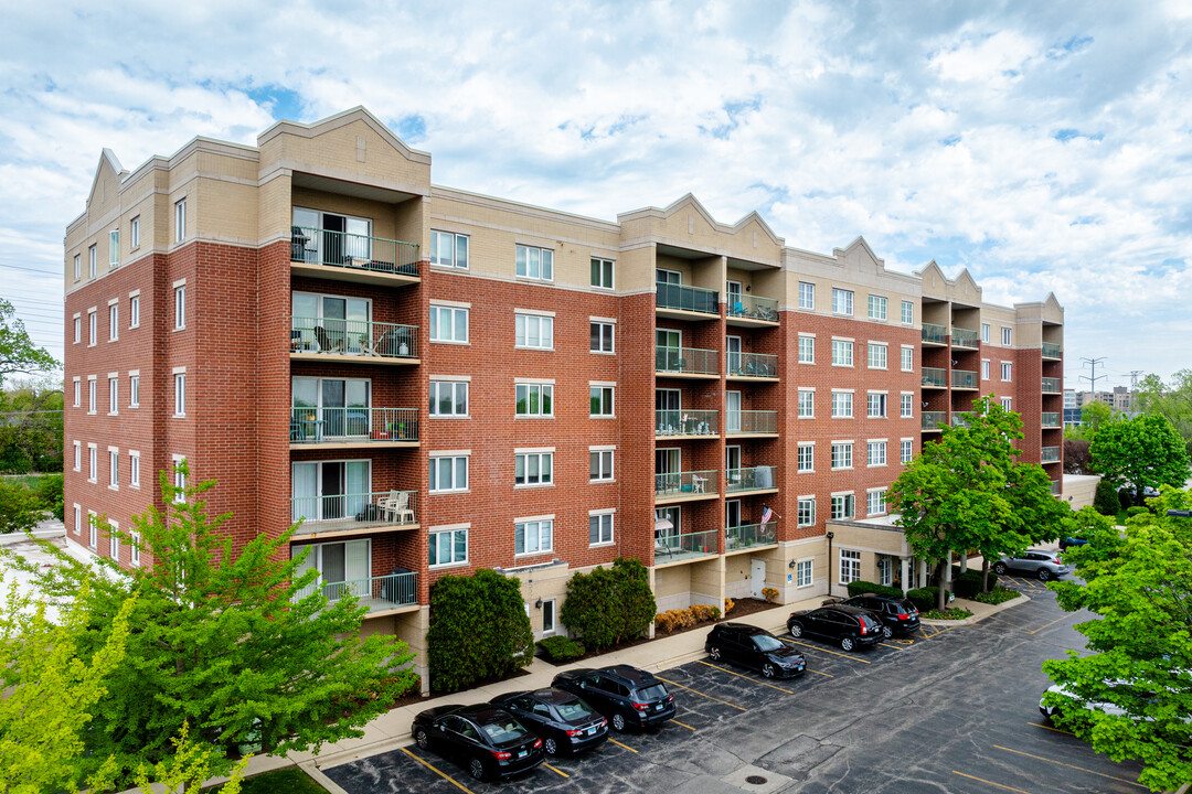 Lincoln Ridge Condominiums in Skokie, IL - Building Photo