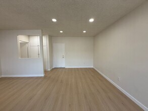 5461 Kester Ave in Los Angeles, CA - Building Photo - Building Photo