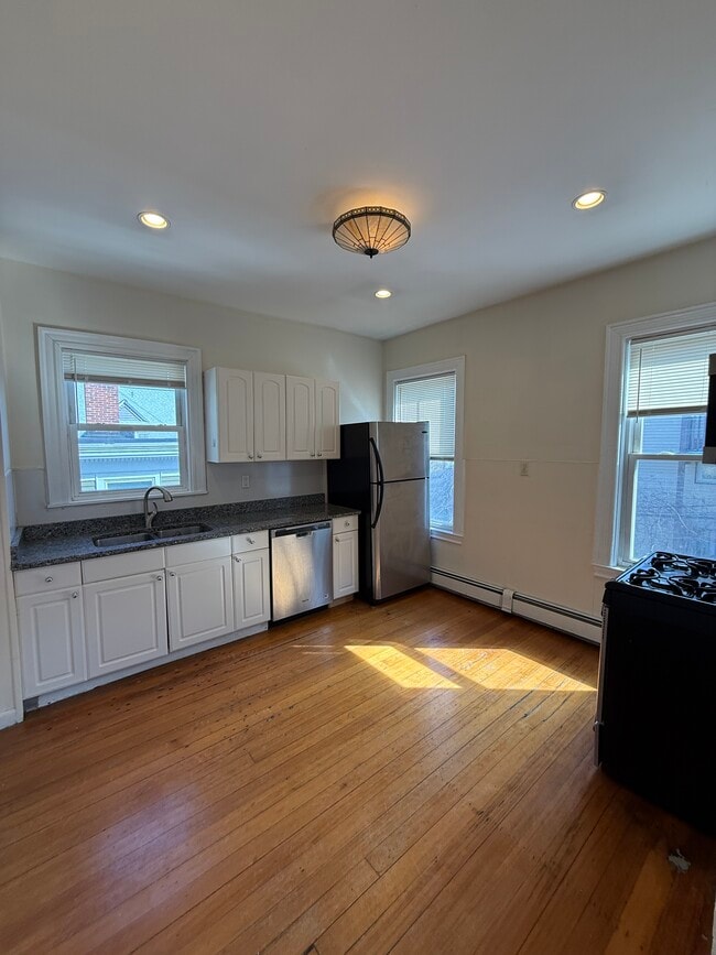 18 Whitby Ter, Unit B in Boston, MA - Building Photo - Building Photo