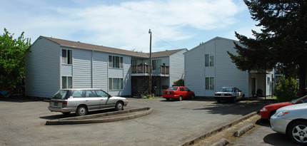 Cedar Crest in Corvallis, OR - Foto de edificio - Building Photo