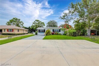 761 95th Ave N in Naples, FL - Building Photo - Building Photo