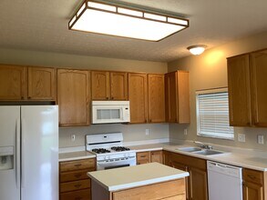 46 Runkle Dr in Pataskala, OH - Building Photo - Building Photo