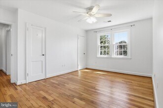 1305 S Walter Reed Dr in Arlington, VA - Building Photo - Building Photo