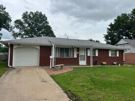 524 Sooner Rd in Bartlesville, OK - Building Photo