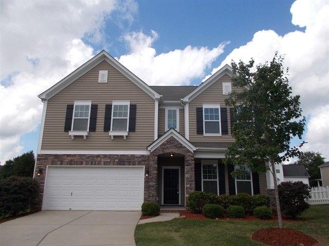 1018 Forest Way Ct in Indian Trail, NC - Foto de edificio