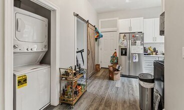 1345 N Maplewood Ave in Chicago, IL - Building Photo - Building Photo