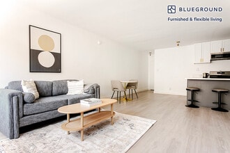 4444 Hazeltine Ave in Los Angeles, CA - Building Photo - Building Photo