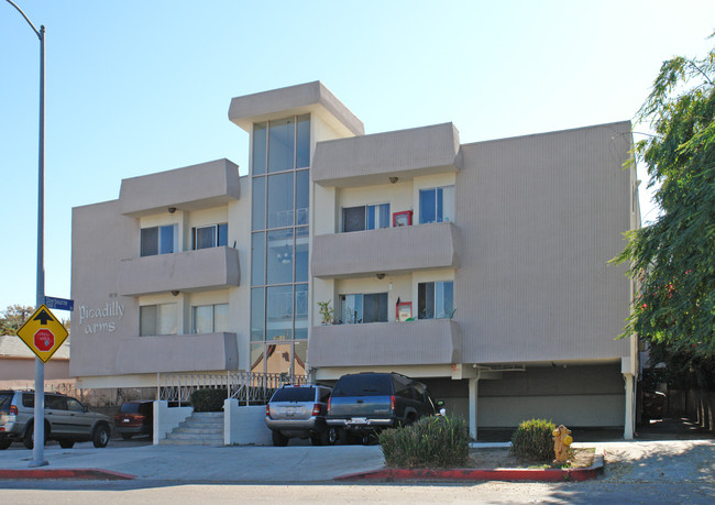 8822 Cadillac Ave in Los Angeles, CA - Foto de edificio - Building Photo