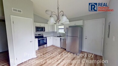 152 Village Cir in Jacksonville, NC - Building Photo - Building Photo