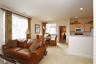 Castle Ridge Apartments in Pittsburgh, PA - Building Photo - Interior Photo