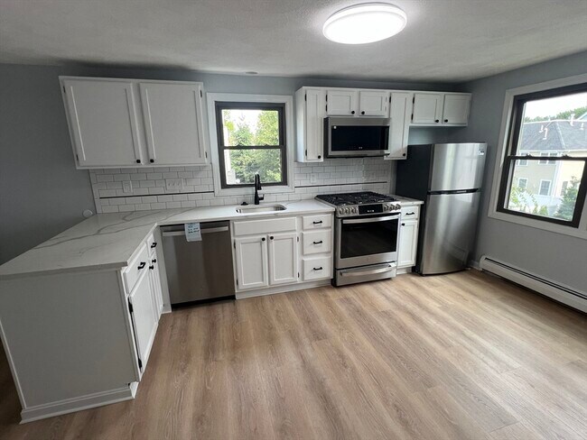 204 California St in Newton, MA - Building Photo - Building Photo