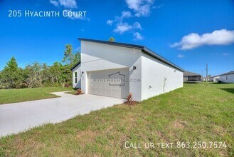 205 Hyacinth Ct in Poinciana, FL - Building Photo - Building Photo