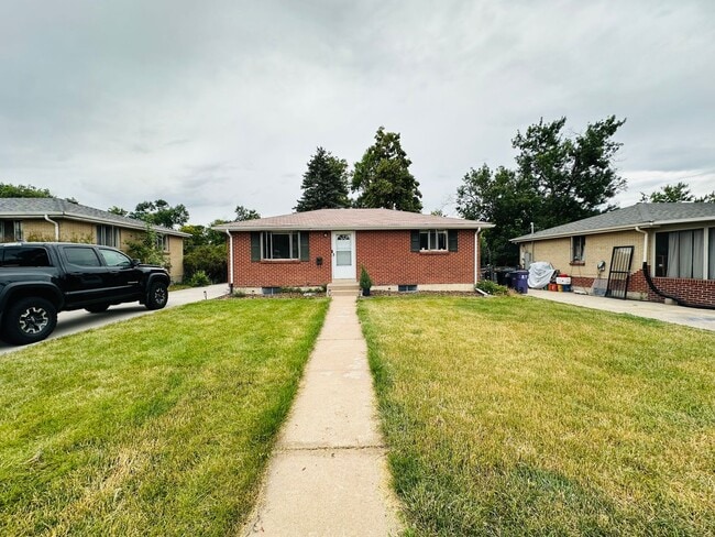 property at 1941 S Dahlia St