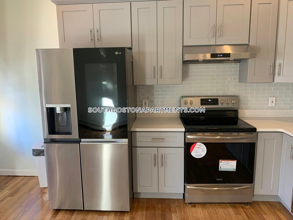 285 Dorchester St, Unit 1 in Boston, MA - Foto de edificio