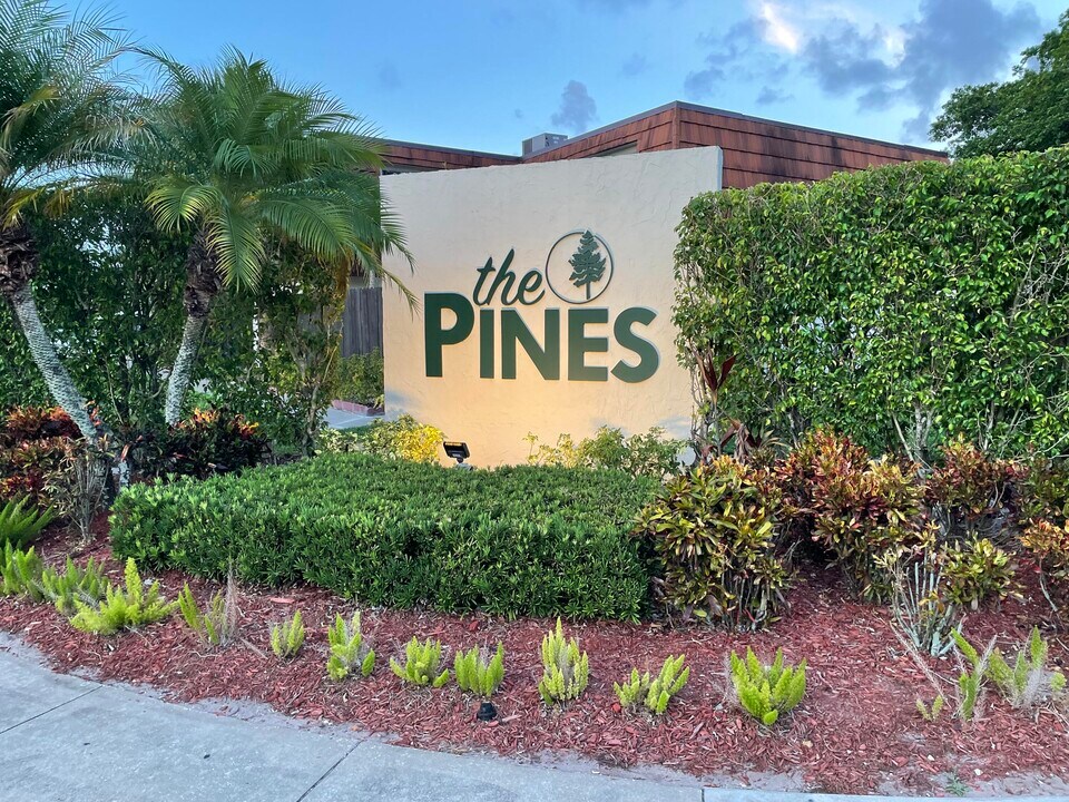 6434 Red Pine Ln-Unit -A in Greenacres, FL - Building Photo