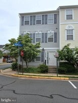 22928 Regent Terrace in Sterling, VA - Building Photo