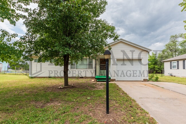 property at 905 Westridge Dr