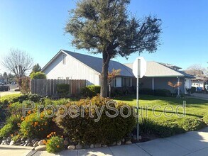 1177 Chianti Ln in Manteca, CA - Building Photo - Building Photo