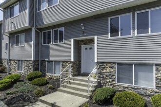 Sussex at Gramercy Park in Nanuet, NY - Building Photo - Building Photo