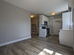 3937 N Janssen Ave, Unit 3 in Chicago, IL - Foto de edificio - Building Photo