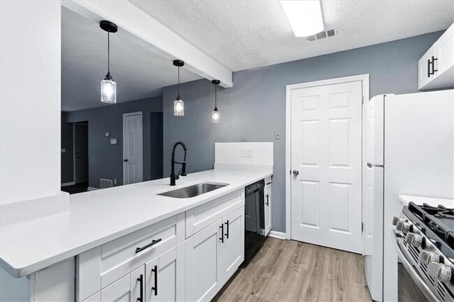 property at 3009 Hawthorne Pl