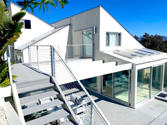 3210 Coldwater Canyon Ln in Beverly Hills, CA - Building Photo - Building Photo