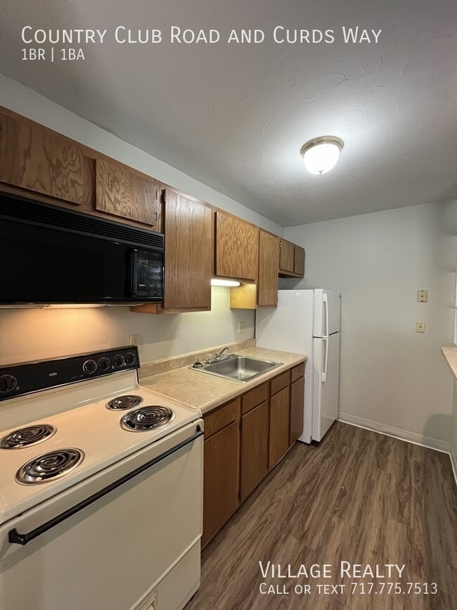 631 Country Club Rd in Red Lion, PA - Building Photo - Building Photo