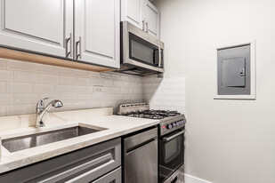 523 W Belmont Ave, Unit 3A Apartments