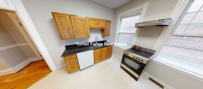 13 Pleasant St, Unit 1