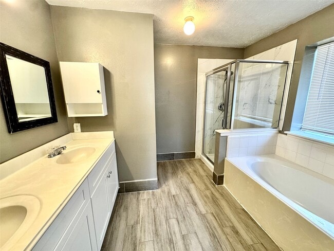 16214 Mission Glen Dr