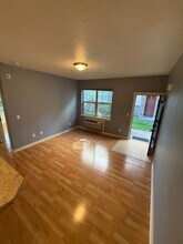 8758 NE Delamere Way in Beaverton, OR - Building Photo - Building Photo