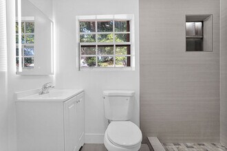 45 NW 48th St, Unit 3 in Miami, FL - Building Photo - Building Photo