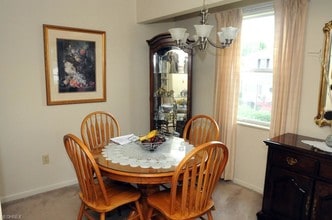 1527 Foster Ave, Unit 10 in Cambridge, OH - Foto de edificio - Building Photo
