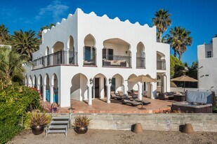 875 Sand Point Rd in Carpinteria, CA - Building Photo