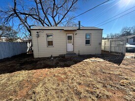 2421 22nd St in Lubbock, TX - Building Photo