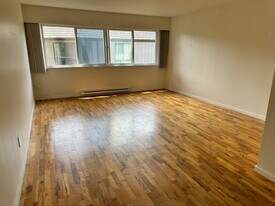1255 Grant St in Victoria, BC - Building Photo