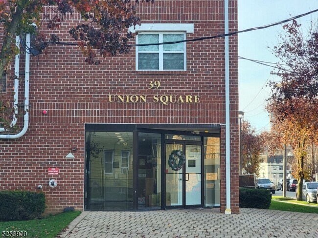 39 Union St-Unit -405 in Hackensack, NJ - Building Photo - Building Photo