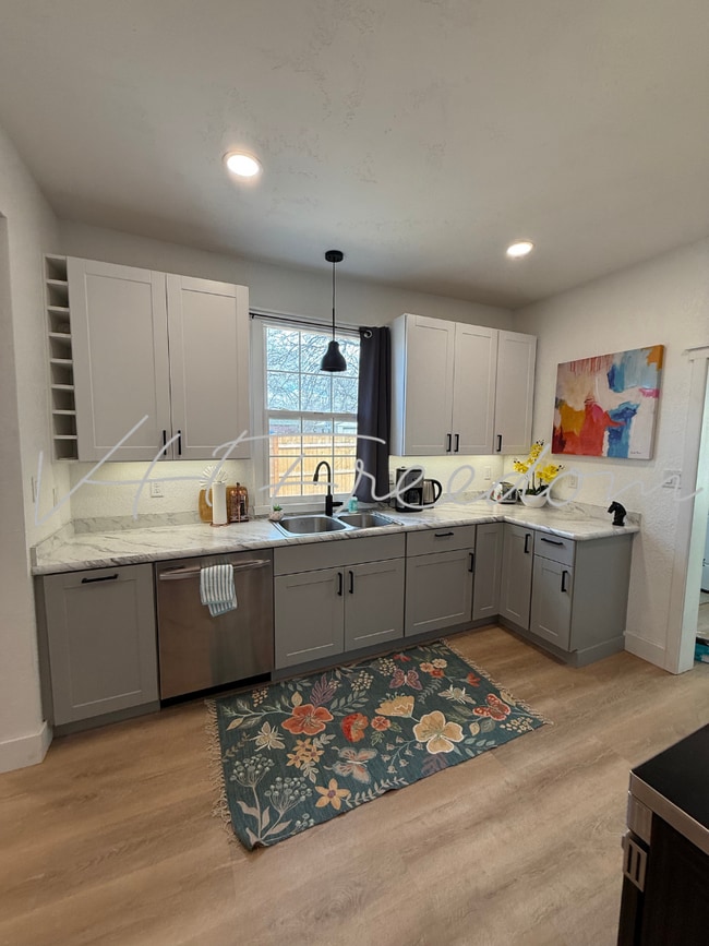 826 7th Ave N in Great Falls, MT - Foto de edificio - Building Photo