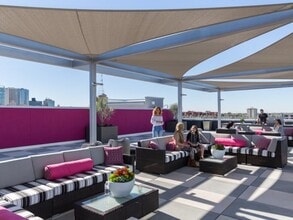 Linear Apartment Homes in Phoenix, AZ - Foto de edificio - Building Photo