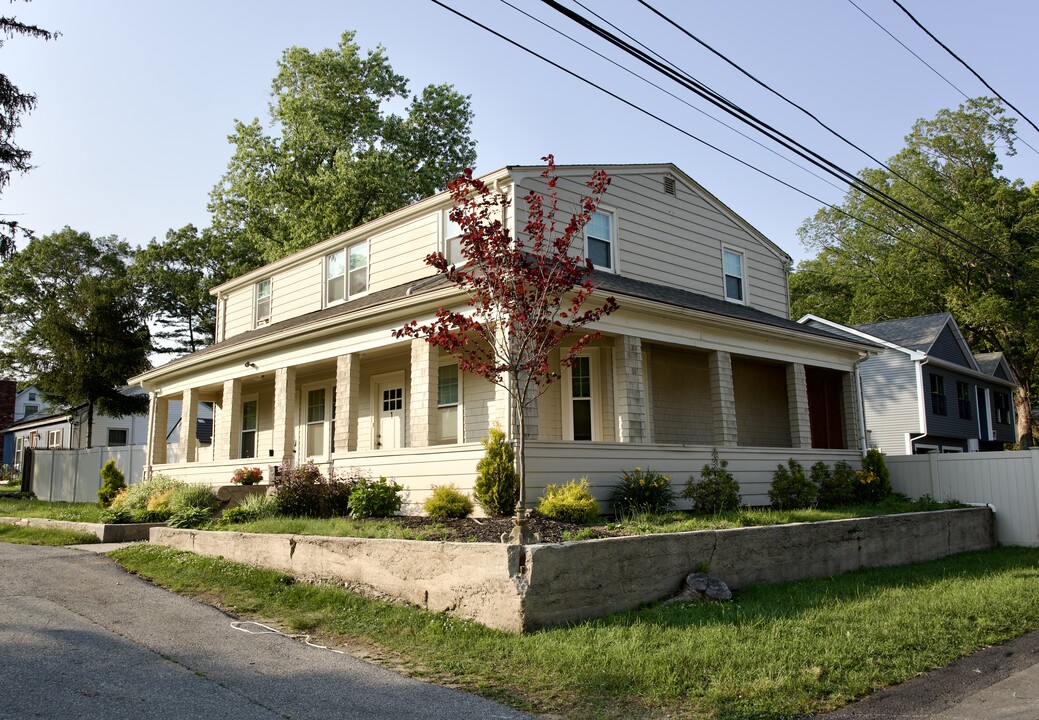 1 Berwick Ave, Unit 1 in North Providence, RI - Building Photo