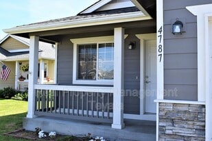 4787 Oyster Dr in Blaine, WA - Building Photo