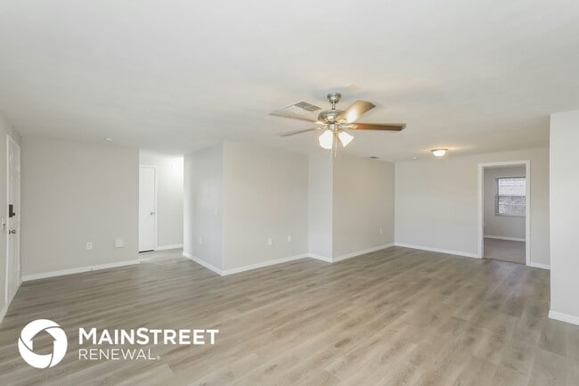 6022 Halifax Dr, Unit 3 in New Port Richey, FL - Foto de edificio - Building Photo