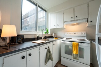 10200 de Bois-de-Boulogne in Montréal, QC - Building Photo - Building Photo
