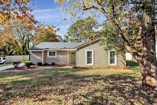 5823 Falstaff Dr in Charlotte, NC - Building Photo