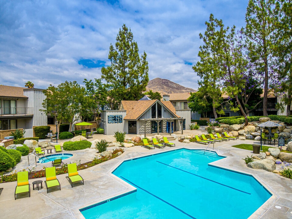 Boulder Creek in Riverside, CA - Foto de edificio